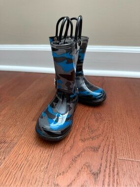 London Fog Boys Toddler Size 6 Blue Camo Waterproof Rain Boots Pull On Handles